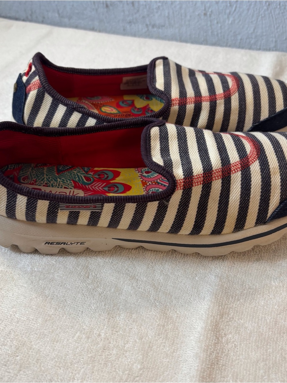 Skechers Go Walk Americana Slip On Walking Shoes SZ 10 Lightweight Striped